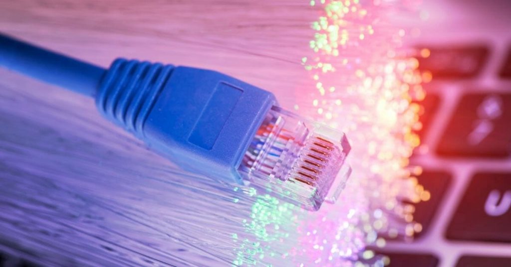 Menikmati Layanan Internet Serat Optik untuk Kecepatan Lebih
