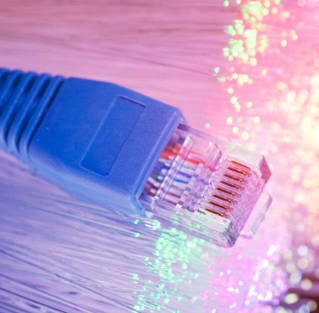 Menikmati Layanan Internet Serat Optik untuk Kecepatan Lebih